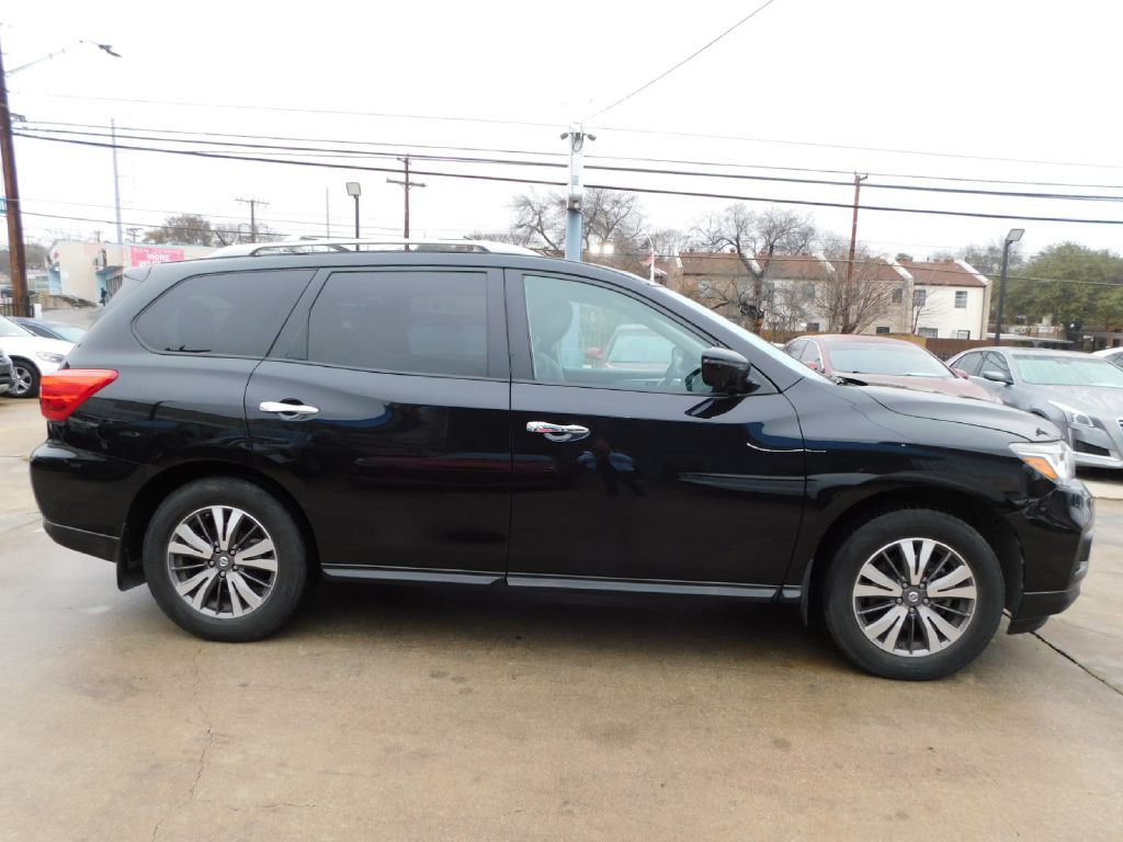 2017 Nissan Pathfinder Image 8