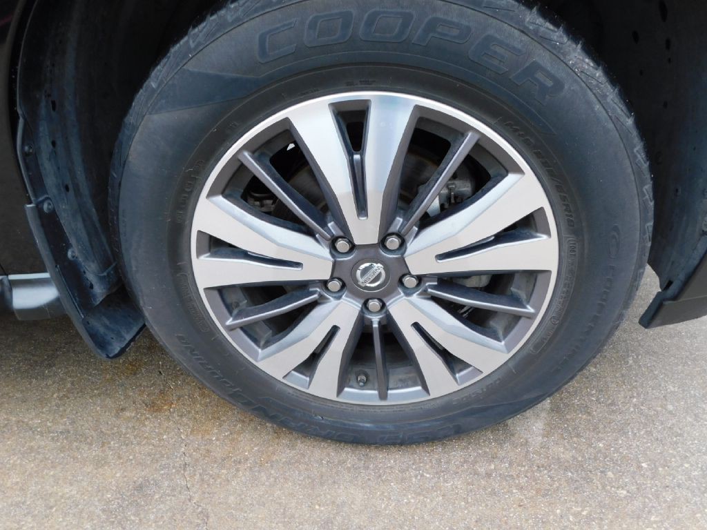 2017 Nissan Pathfinder Image 9