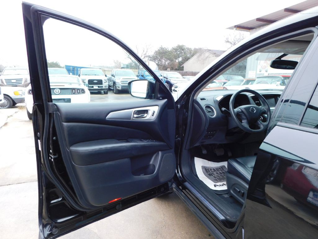 2017 Nissan Pathfinder Image 25