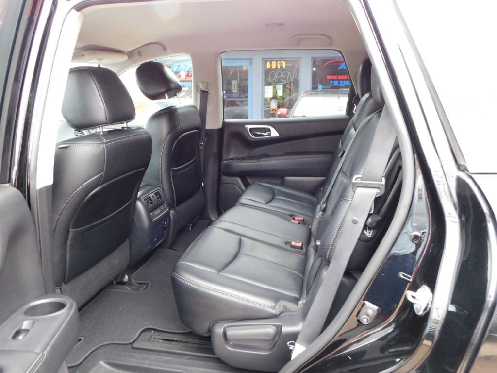 2017 Nissan Pathfinder Image 28