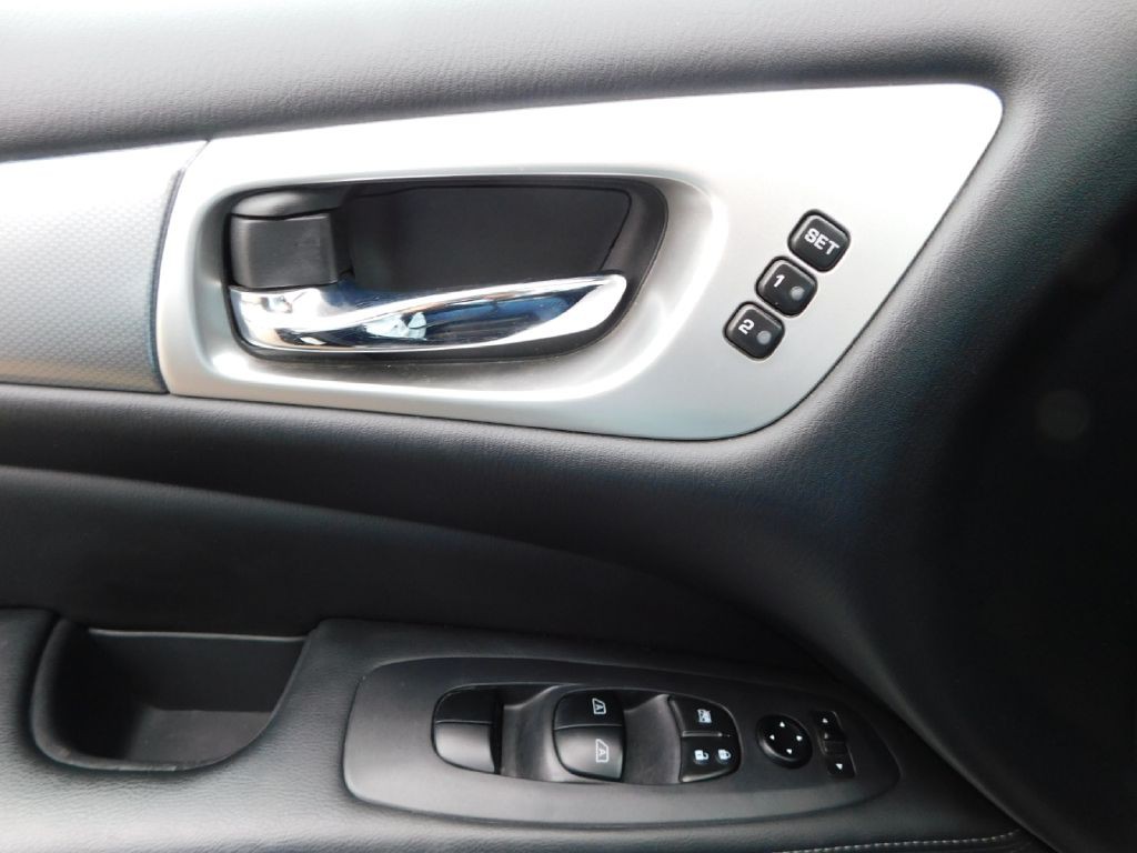 2017 Nissan Pathfinder Image 33