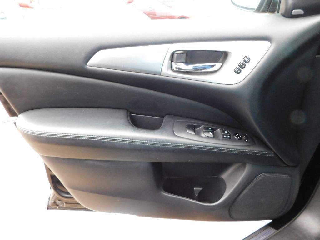 2017 Nissan Pathfinder Image 34