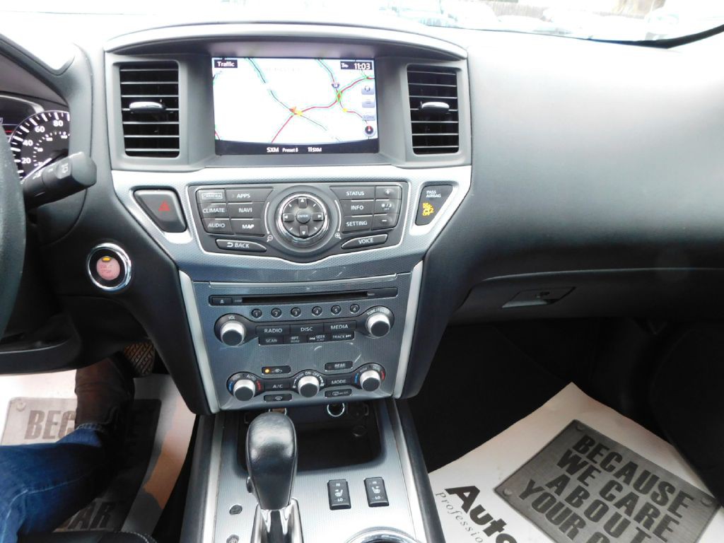 2017 Nissan Pathfinder Image 38