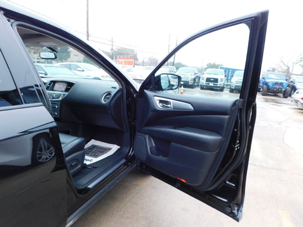 2017 Nissan Pathfinder Image 50
