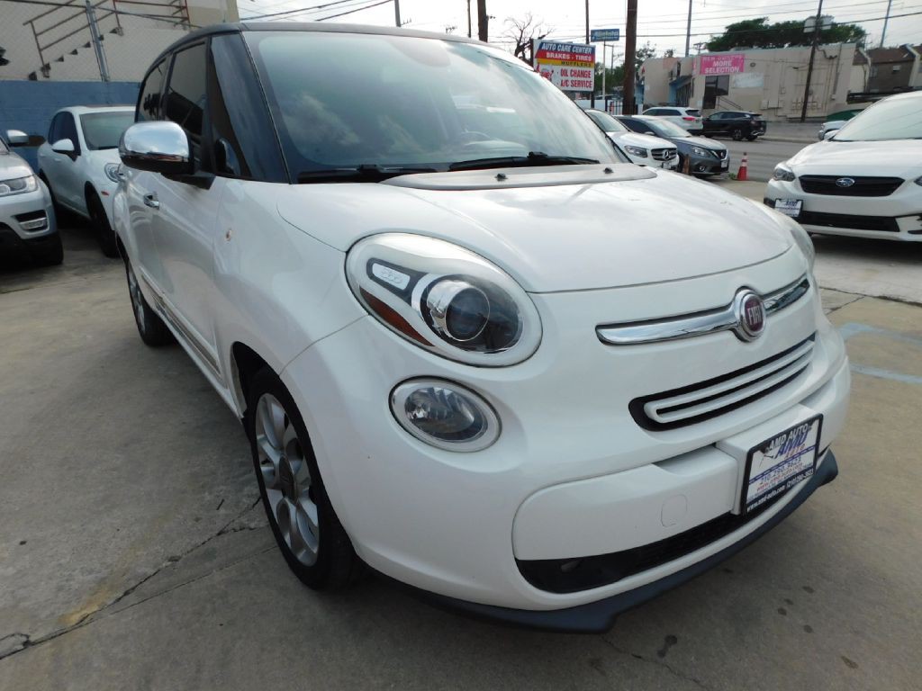 2014 FIAT 500L Image 1