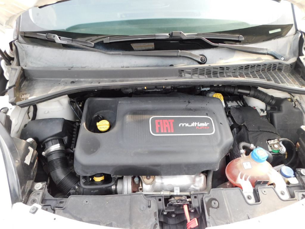 2014 FIAT 500L Image 11