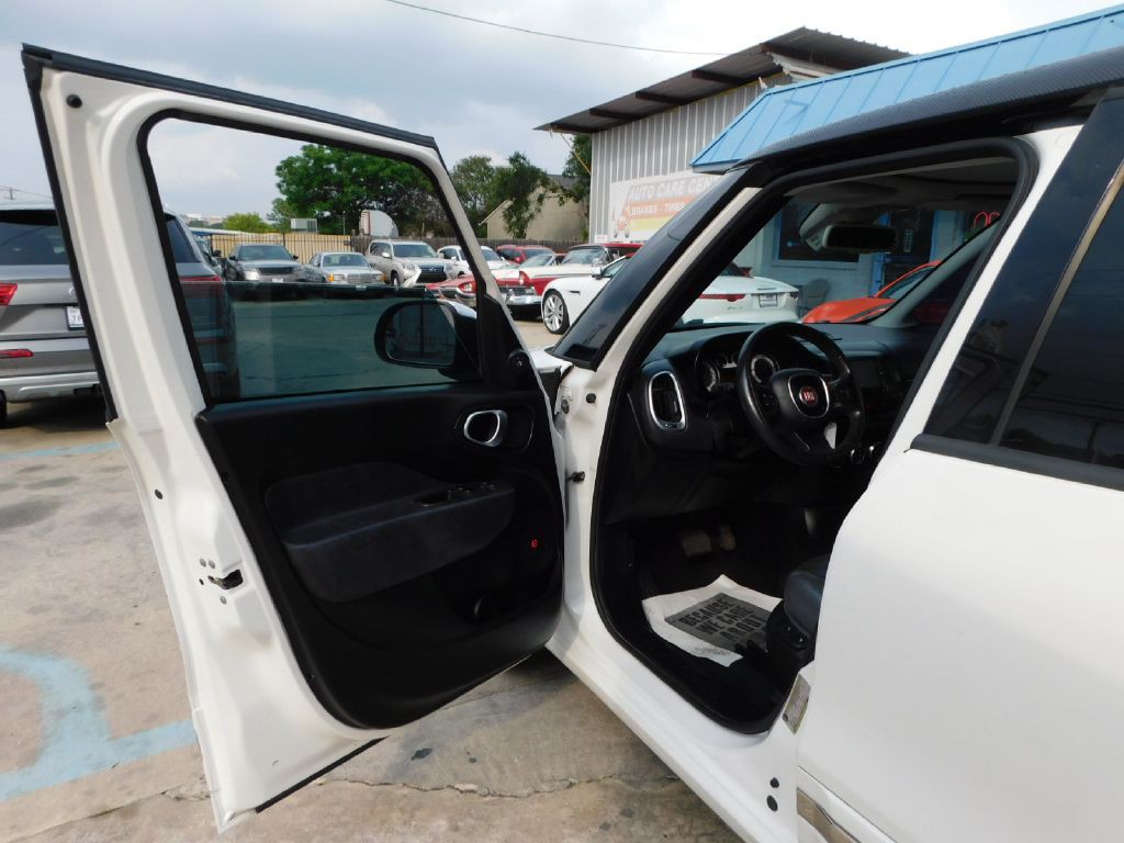 2014 FIAT 500L Image 16