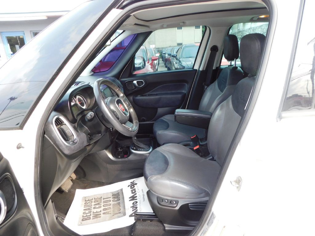 2014 FIAT 500L Image 17