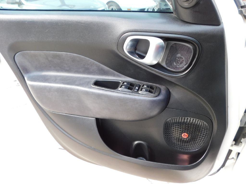 2014 FIAT 500L Image 24