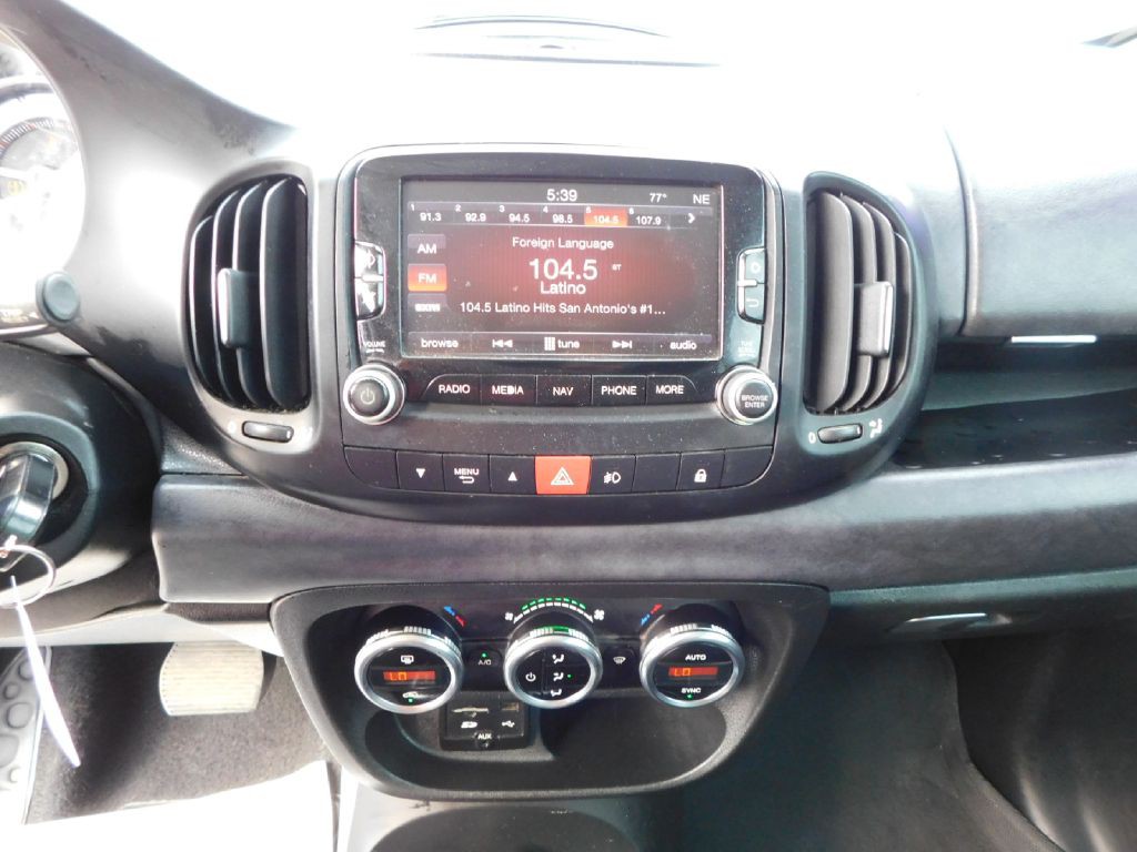 2014 FIAT 500L Image 26