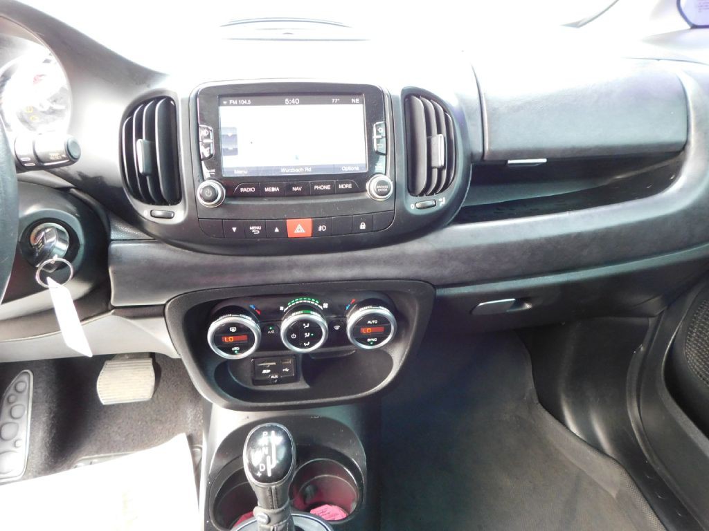 2014 FIAT 500L Image 30