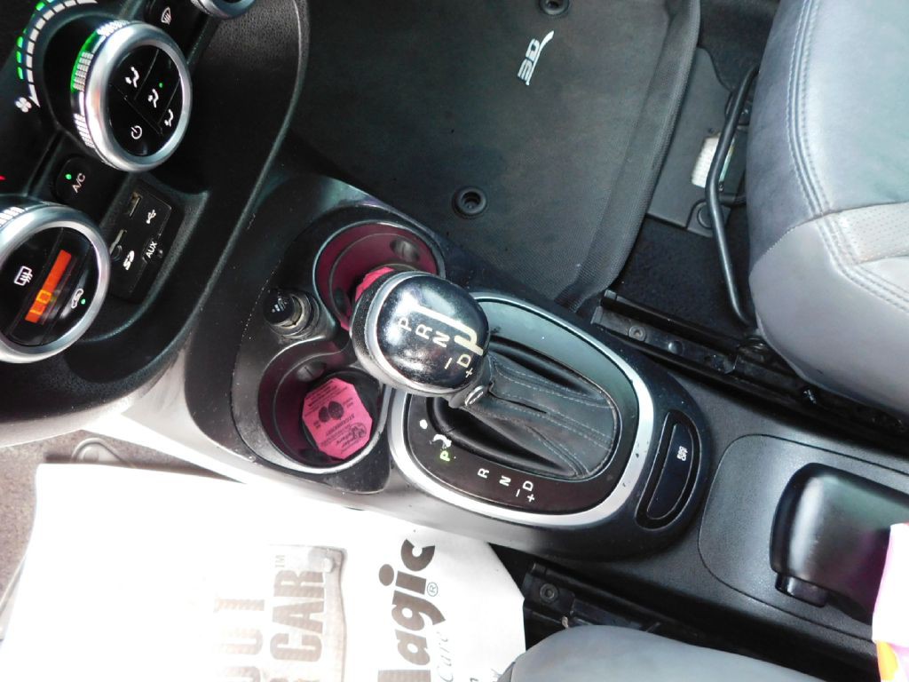 2014 FIAT 500L Image 31