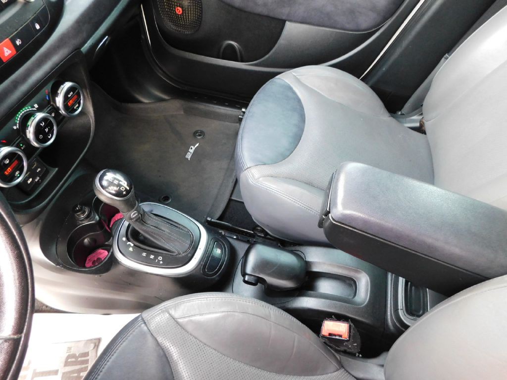 2014 FIAT 500L Image 32