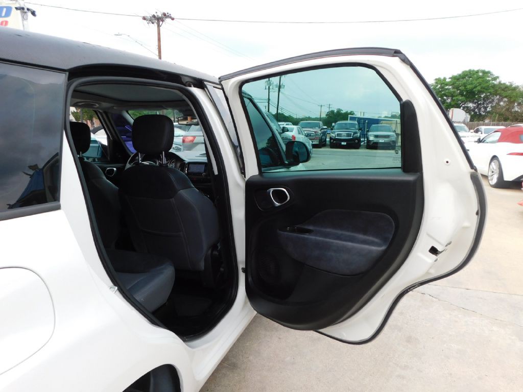 2014 FIAT 500L Image 42