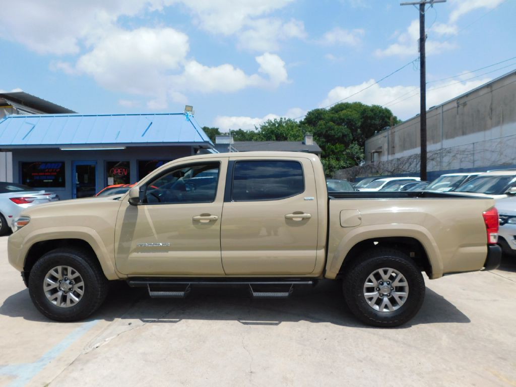 2017 Toyota Tacoma Image 4