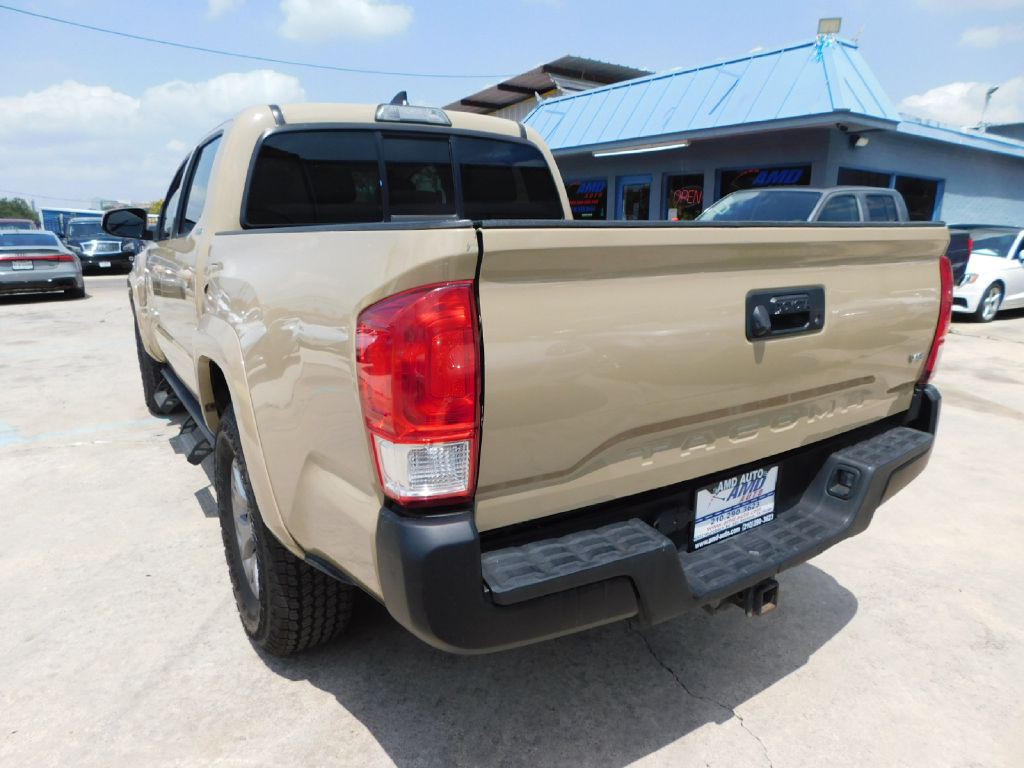 2017 Toyota Tacoma Image 5