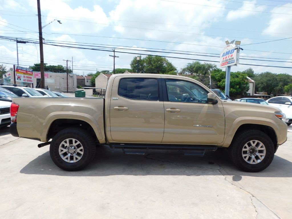 2017 Toyota Tacoma Image 8