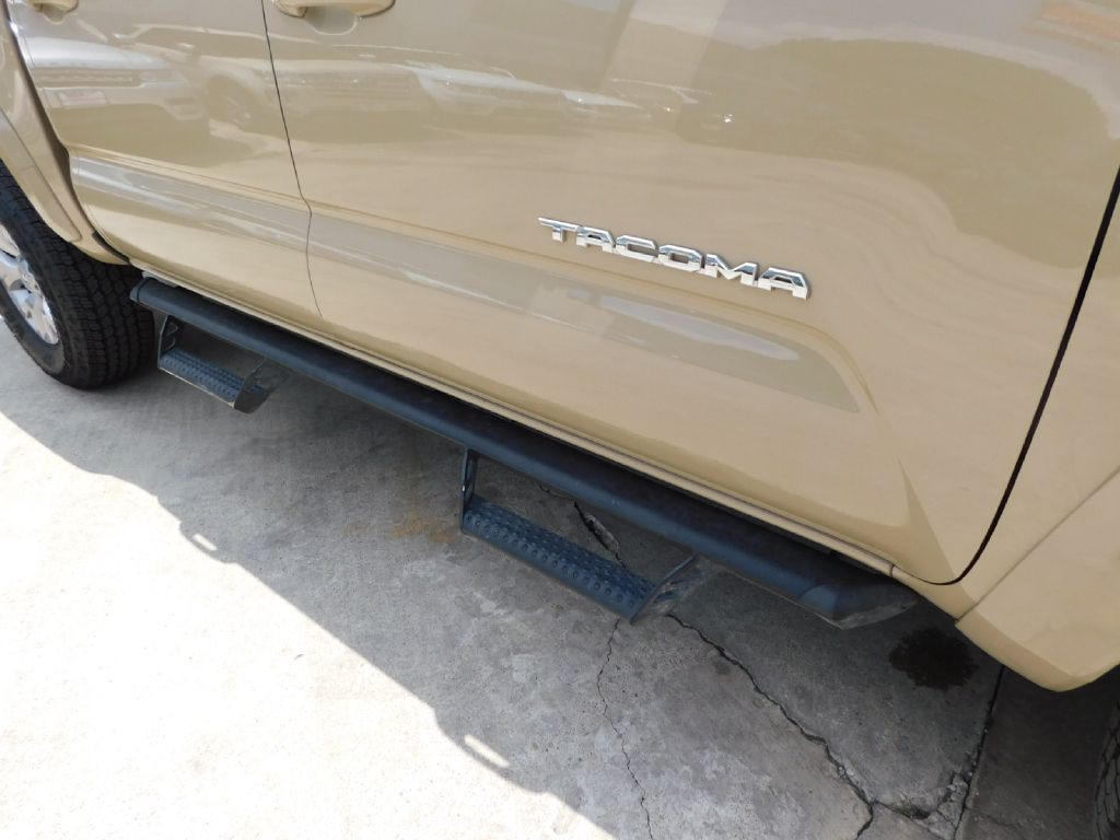 2017 Toyota Tacoma Image 10
