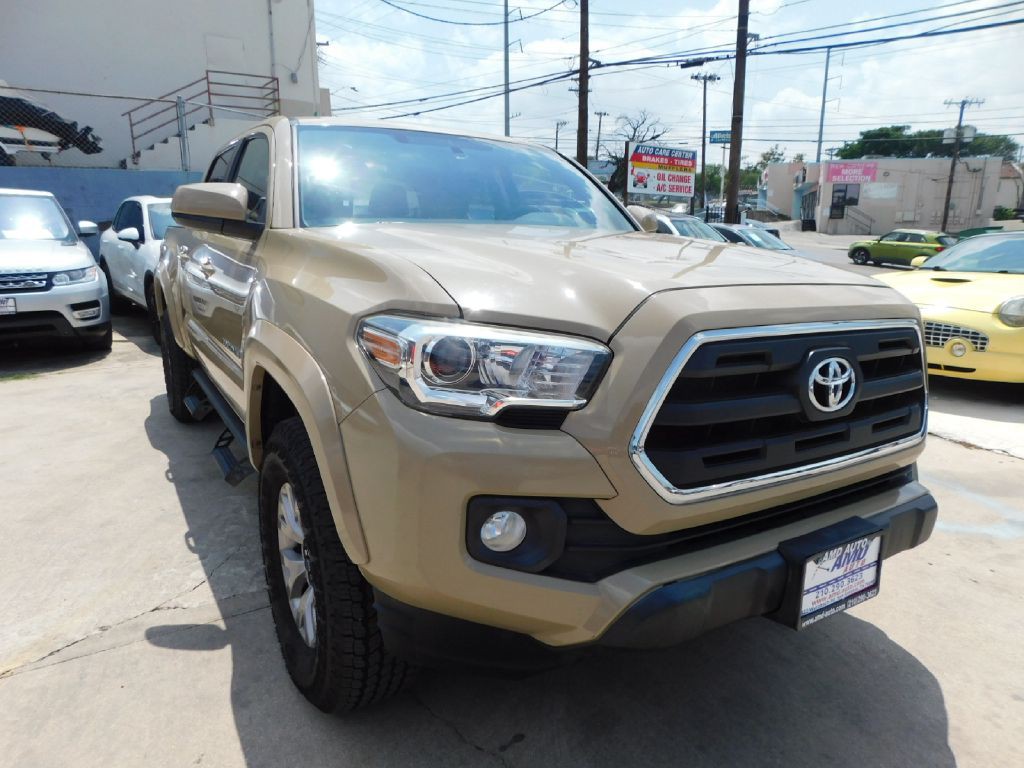 2017 Toyota Tacoma Image 2