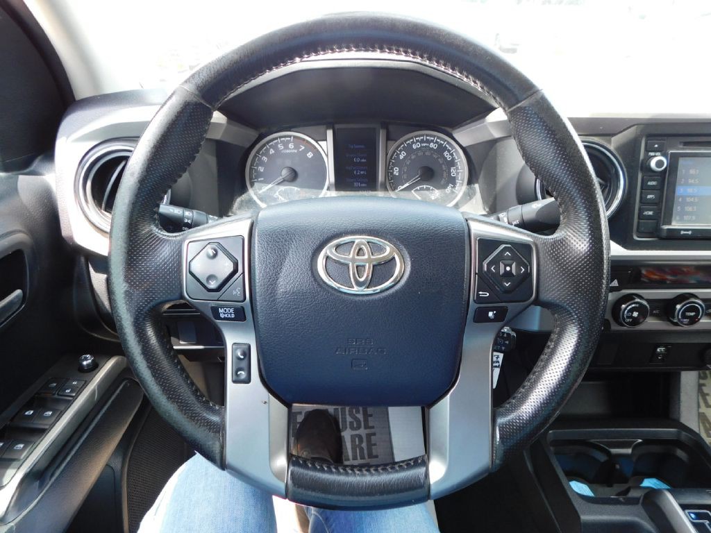 2017 Toyota Tacoma Image 22
