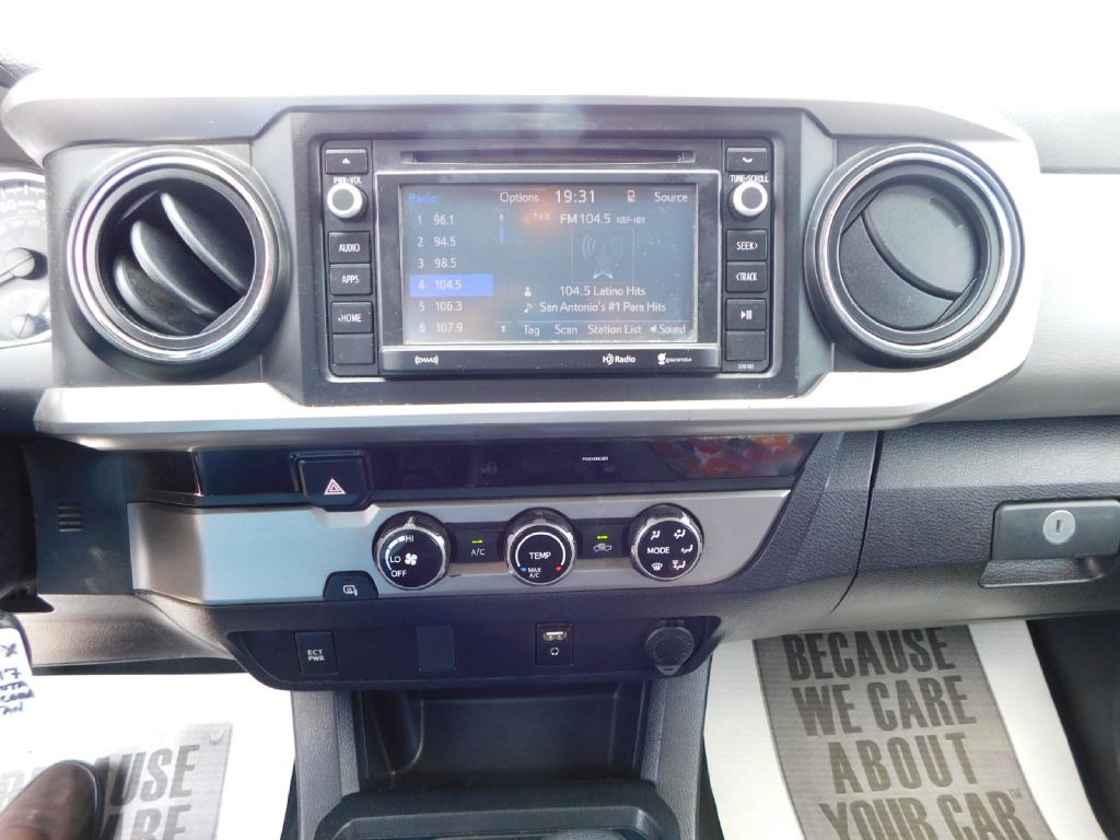 2017 Toyota Tacoma Image 26