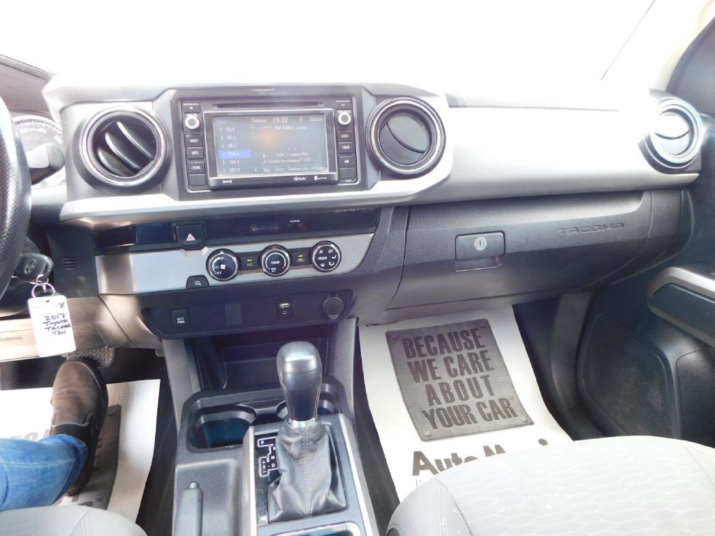 2017 Toyota Tacoma Image 28