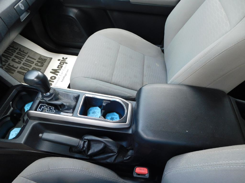 2017 Toyota Tacoma Image 30