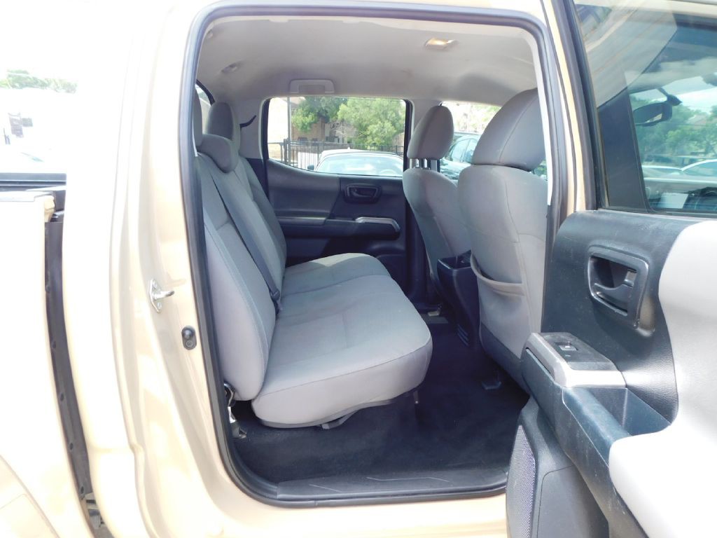 2017 Toyota Tacoma Image 35