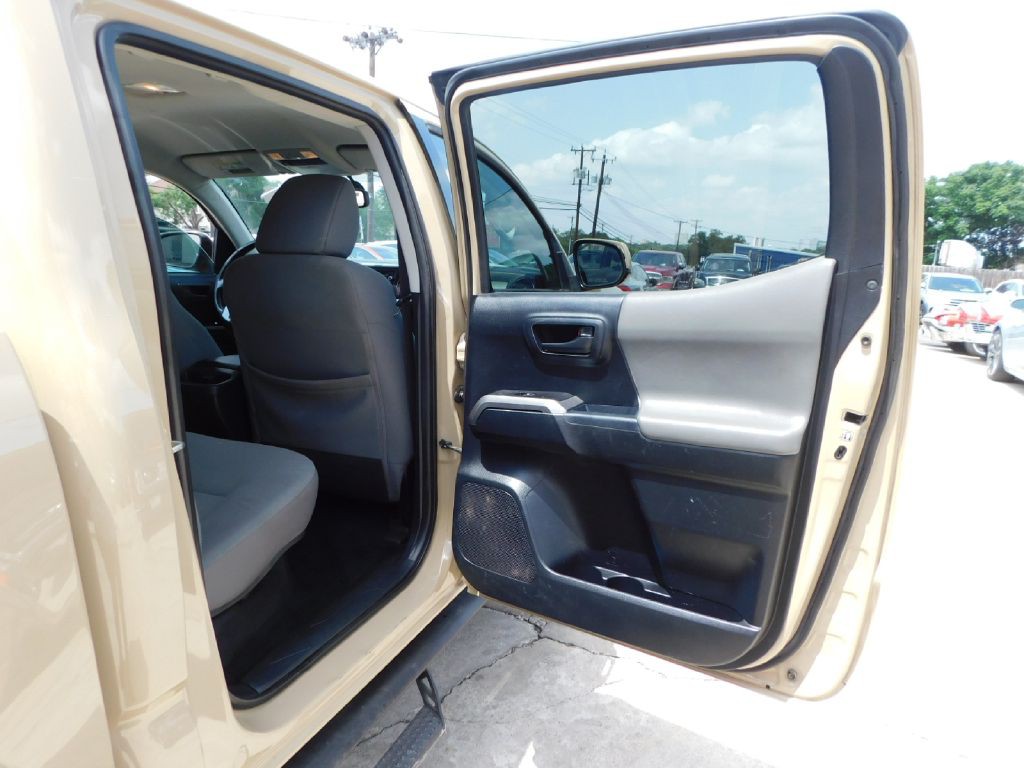 2017 Toyota Tacoma Image 36