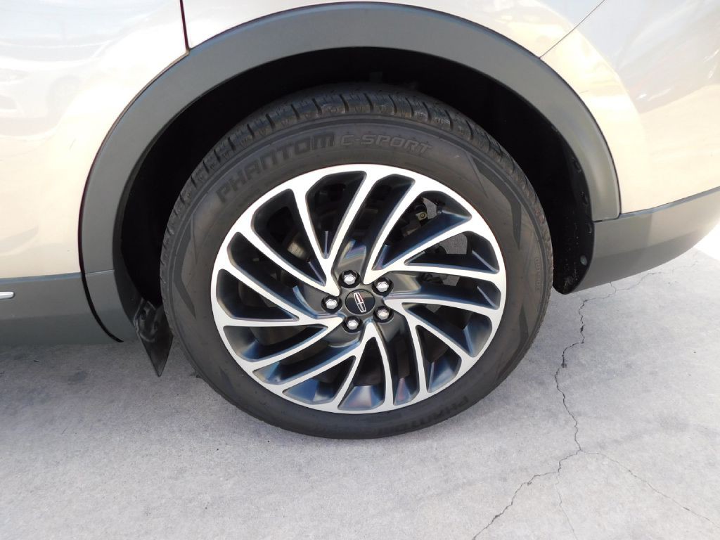 2019 Lincoln Nautilus Image 9