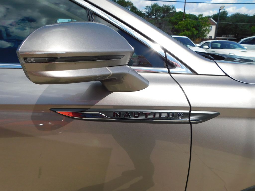 2019 Lincoln Nautilus Image 11