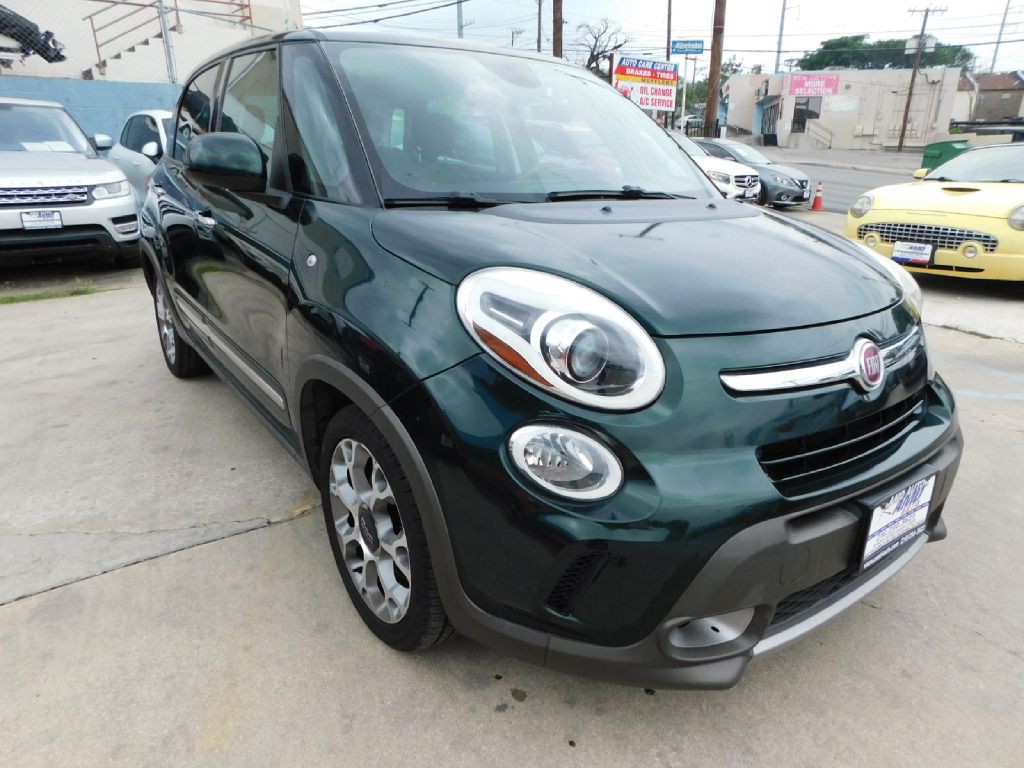 2015 FIAT 500L Image 1