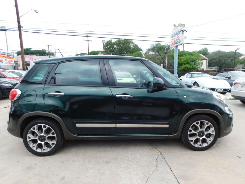 2015 FIAT 500L Image 8