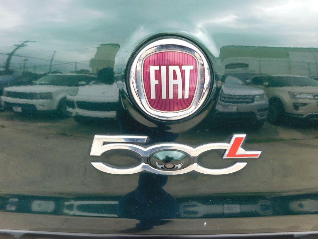 2015 FIAT 500L Image 10