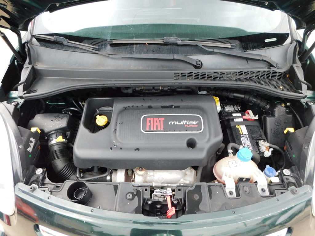 2015 FIAT 500L Image 11