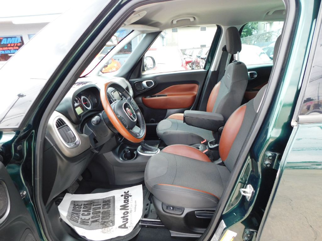 2015 FIAT 500L Image 17