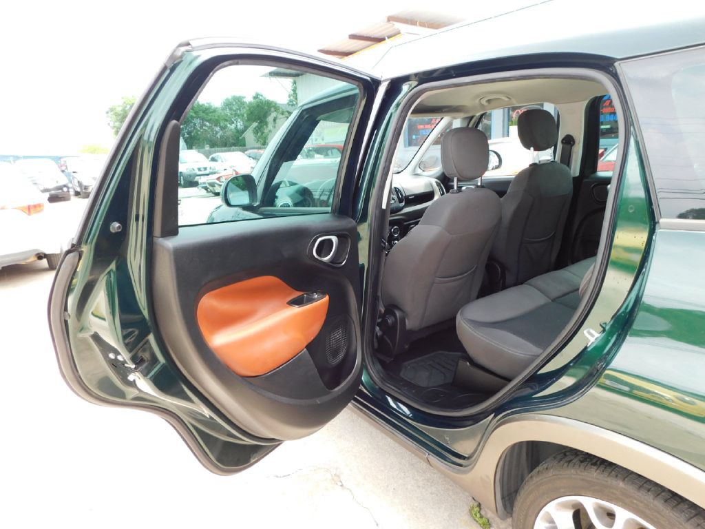 2015 FIAT 500L Image 18