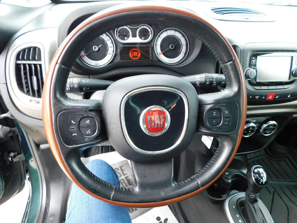 2015 FIAT 500L Image 22