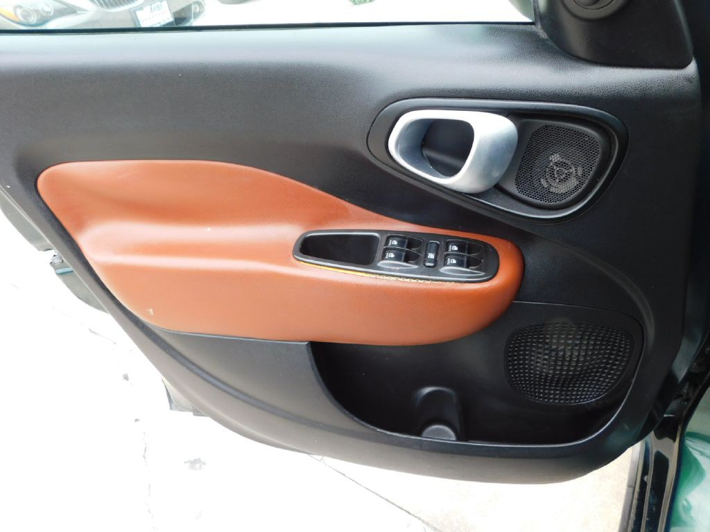 2015 FIAT 500L Image 23