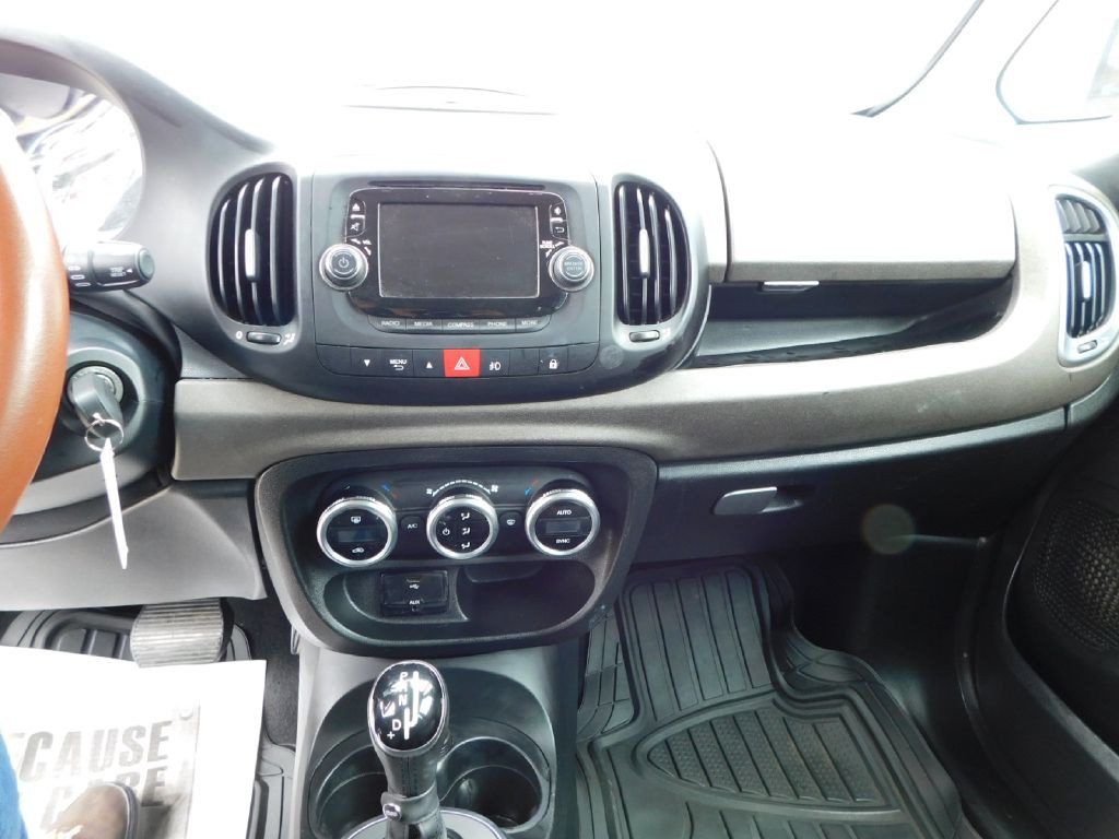 2015 FIAT 500L Image 25