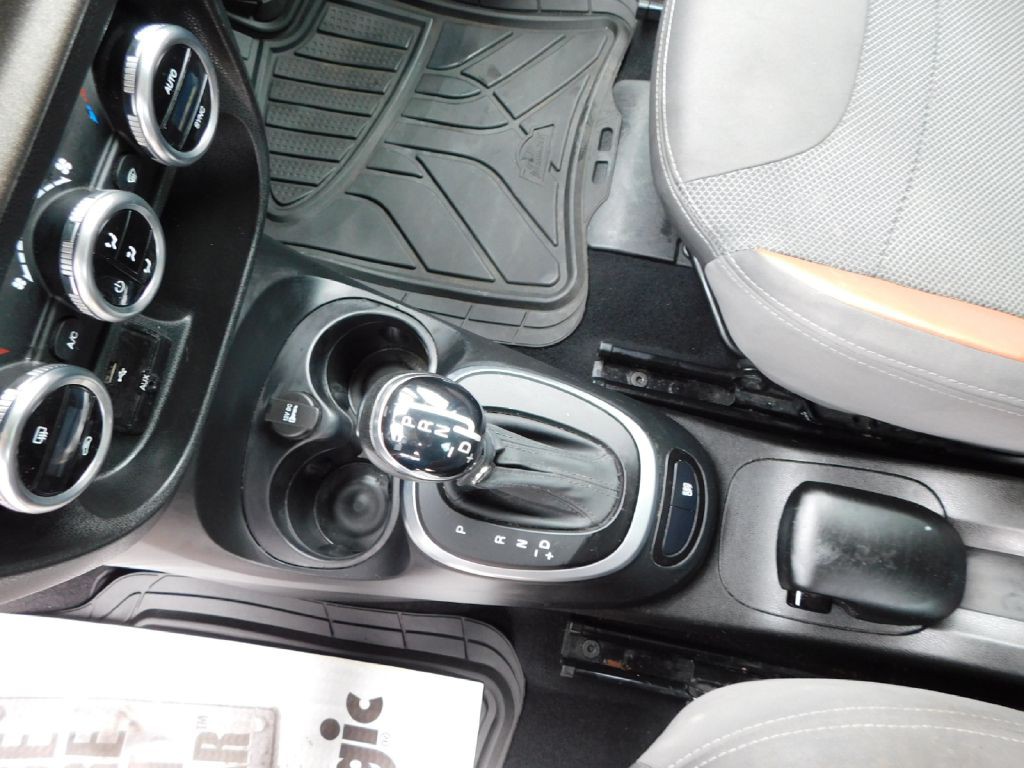 2015 FIAT 500L Image 26