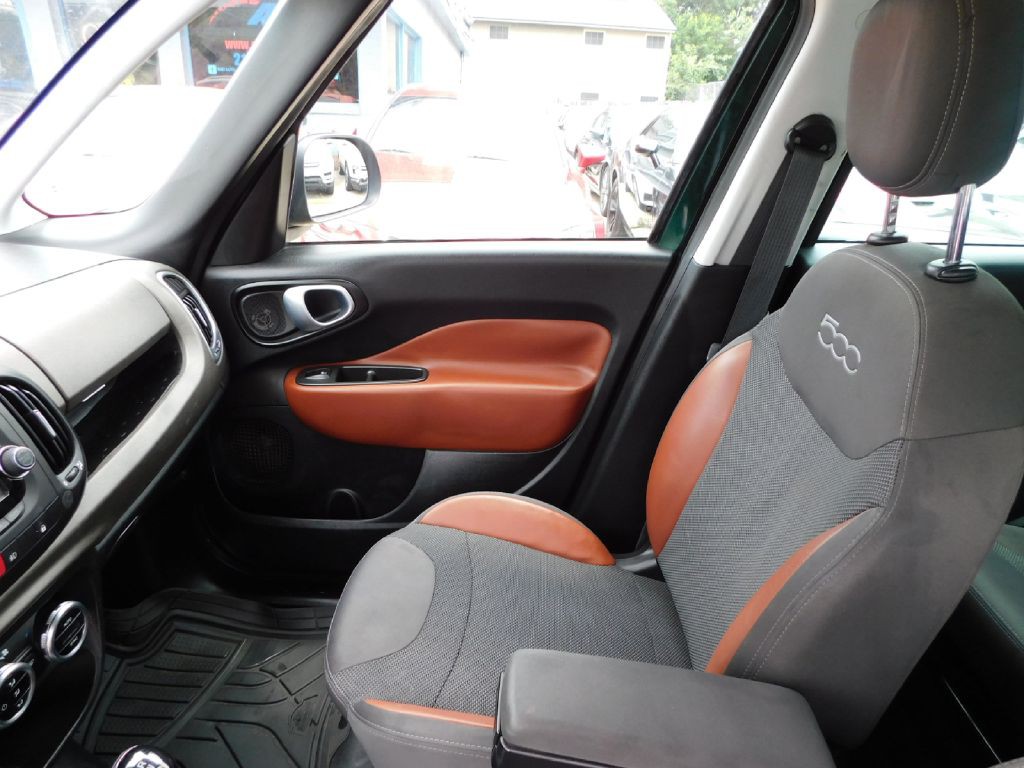 2015 FIAT 500L Image 28