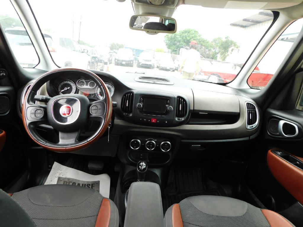 2015 FIAT 500L Image 30