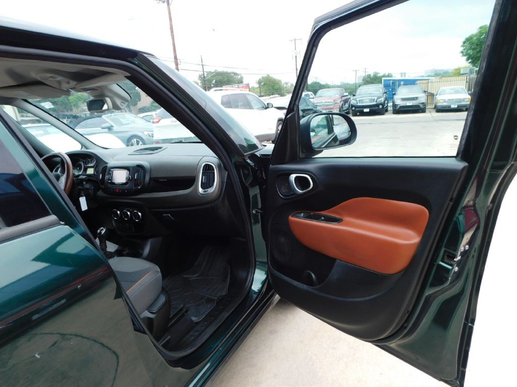 2015 FIAT 500L Image 36