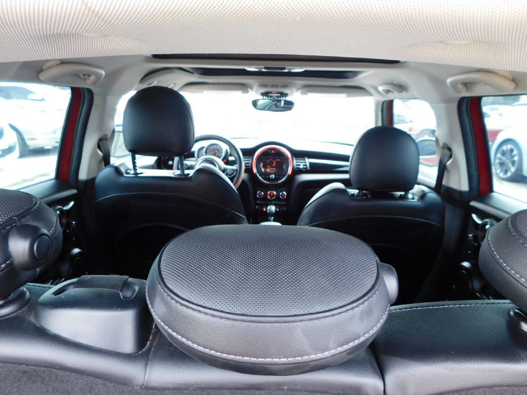 2017 MINI Cooper Image 13