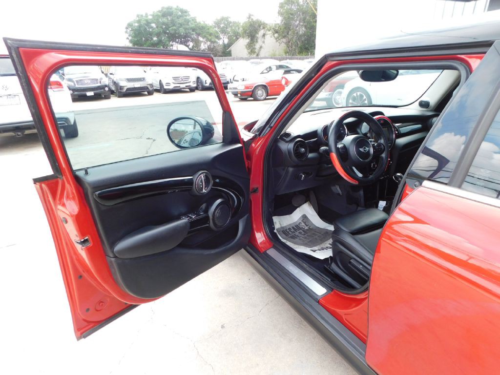 2017 MINI Cooper Image 18