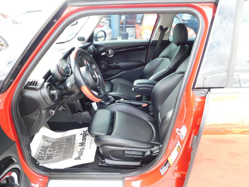 2017 MINI Cooper Image 19