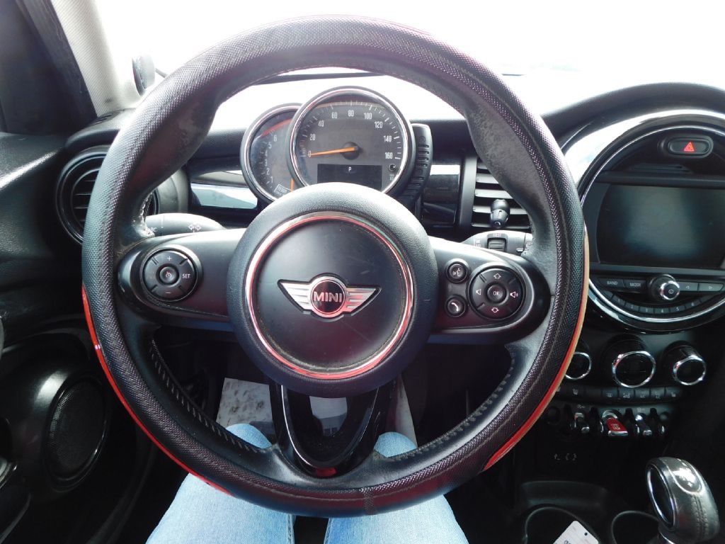 2017 MINI Cooper Image 24