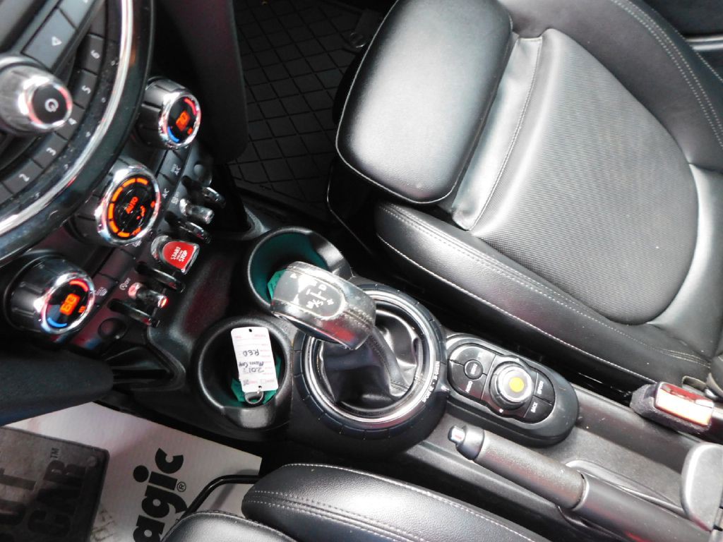 2017 MINI Cooper Image 32
