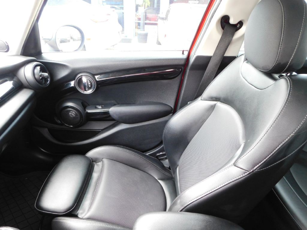 2017 MINI Cooper Image 34